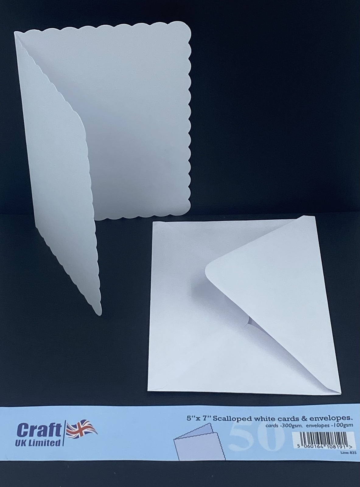 Craft UK Limited 50 Scallop White 5x7 inch Cards 300gsm and Envelopes