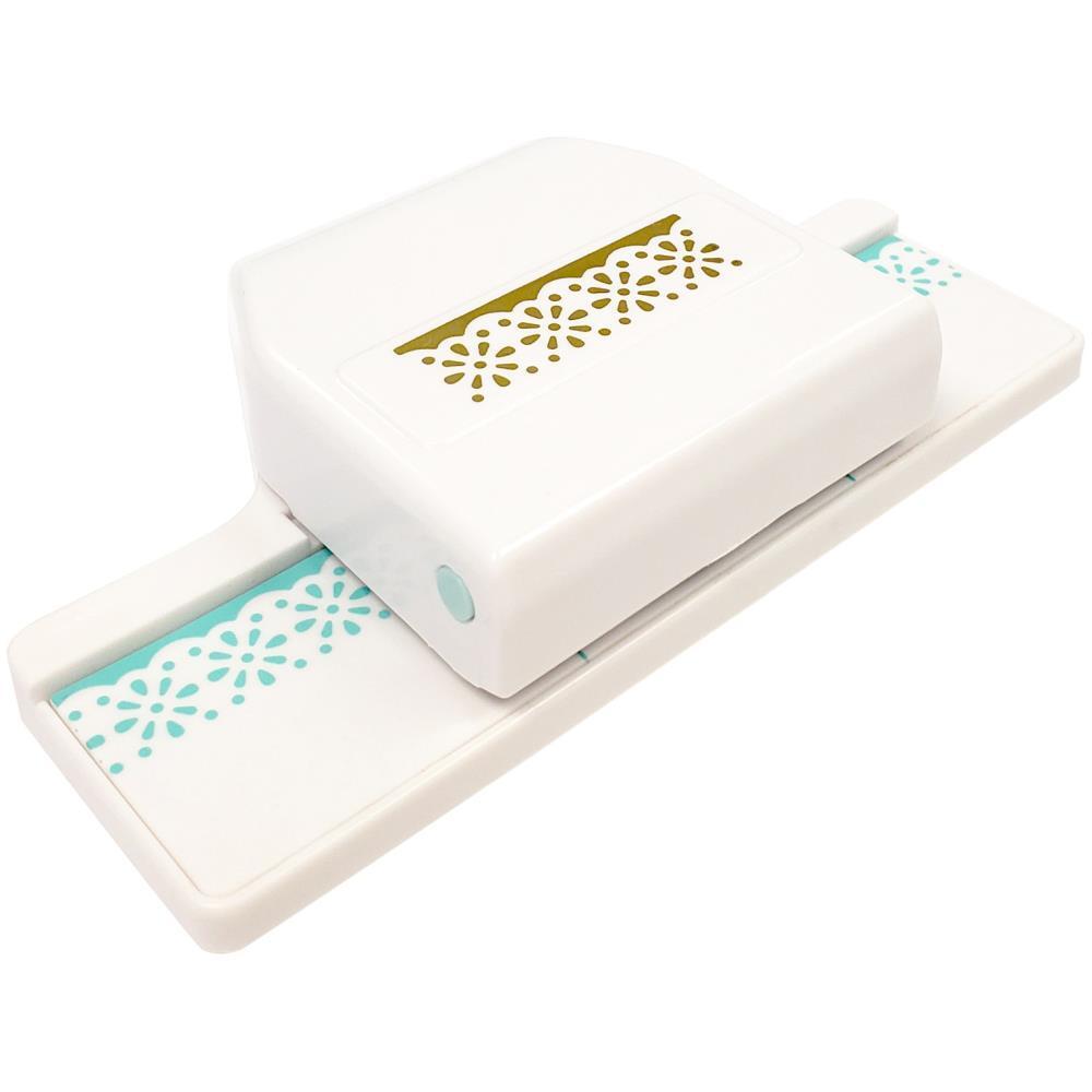 We R Memory Keepers Border Edge Punch Scallop Daisy